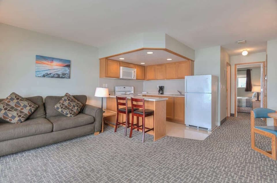 The kitchen is just steps away 
