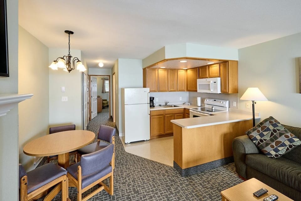 The kitchen is only steps away