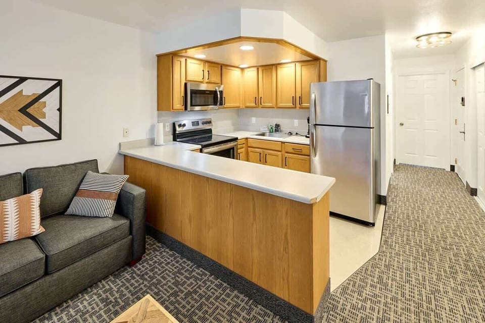 The kitchen is just steps away