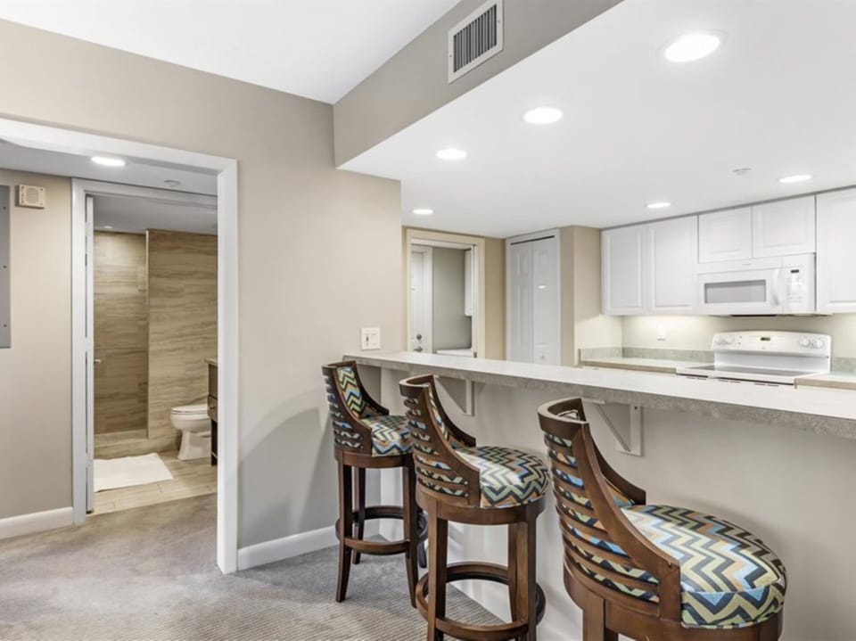 Fully Equipped Kitchen - Breakfast Bar