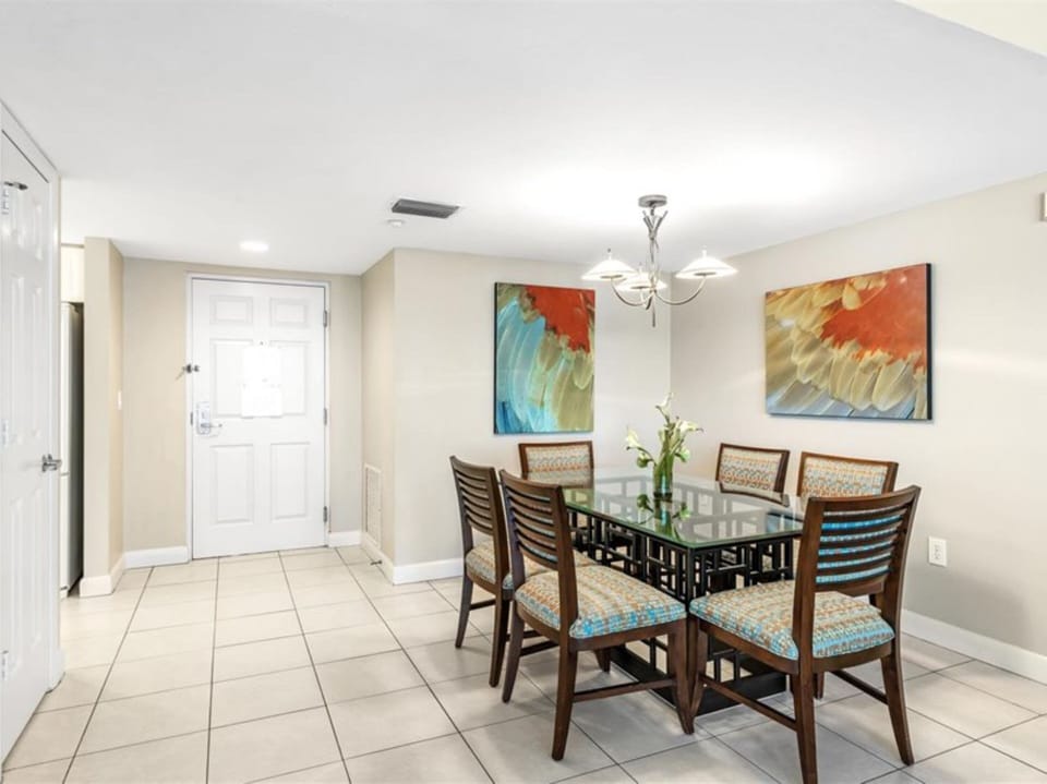 Dining Area - Seating for Six