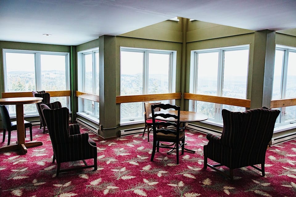 Sawtooth Seating area overlooking Ballhooter Lift