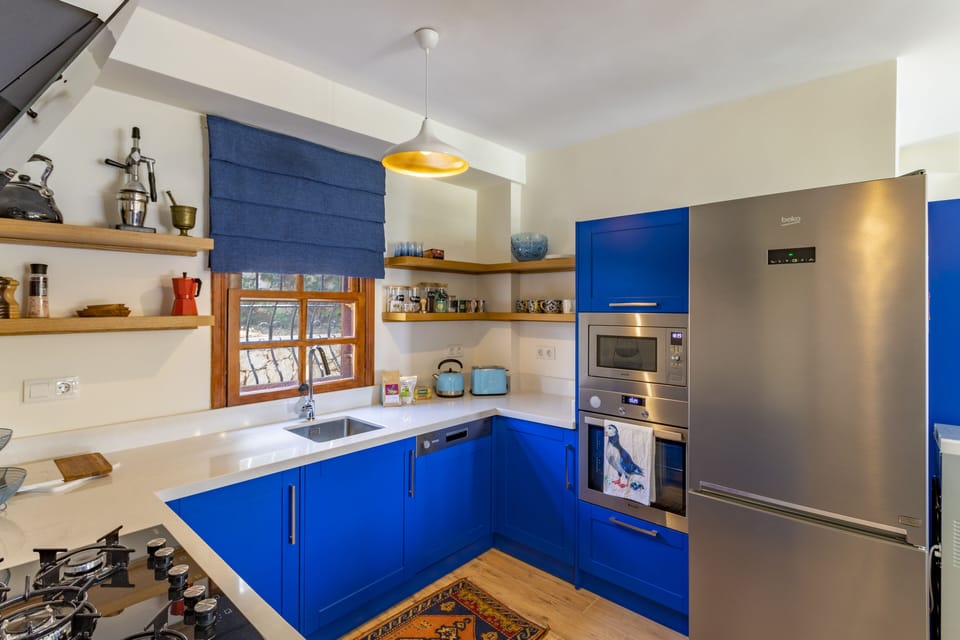 Open plan fully fitted kitchen