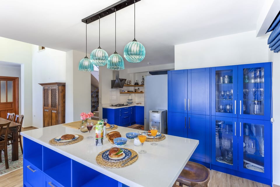 Open plan fully fitted kitchen