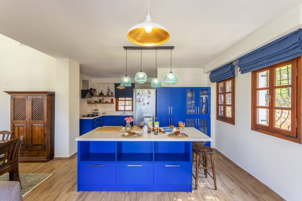 Open plan fully fitted kitchen
