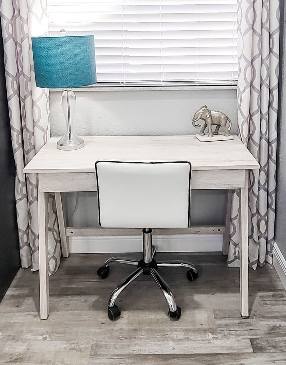 Flexible work space for work on-the-go.