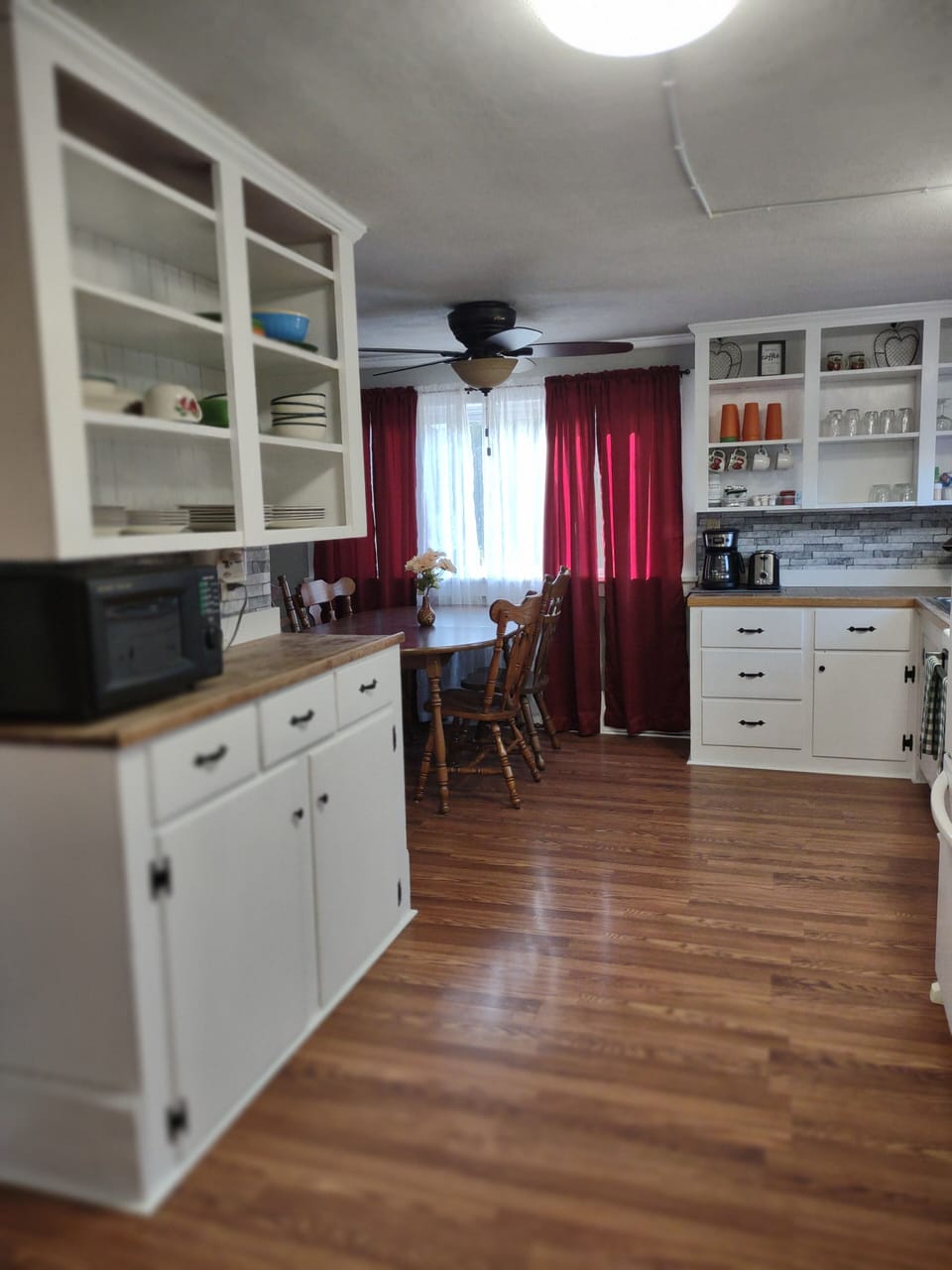 Full kitchen
