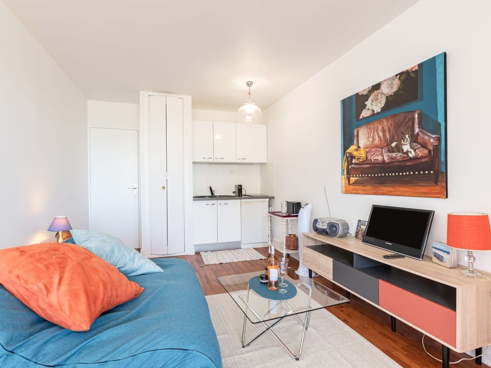 Furniture, Property, Blue, Orange, Comfort, Interior Design, Wood, Flooring, Picture Frame, Floor