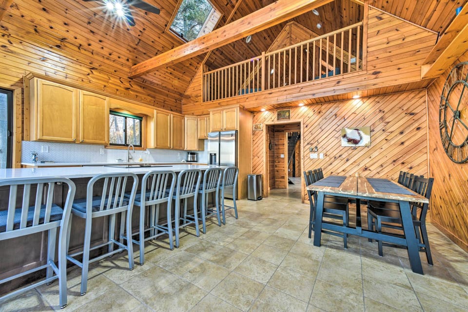 Kitchen | Breakfast Bar
