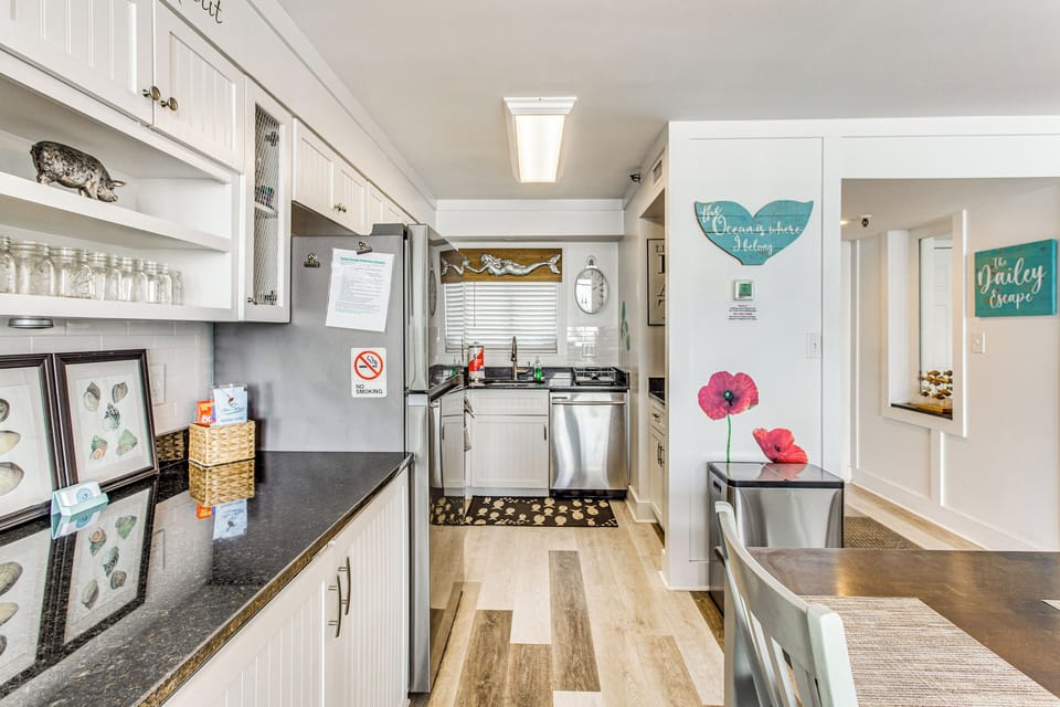 Dining Area | Kitchen