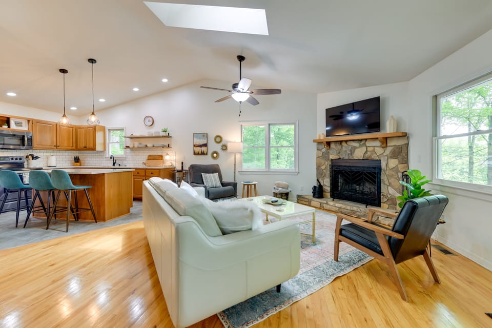 Living Room | Smart TV | Fireplace