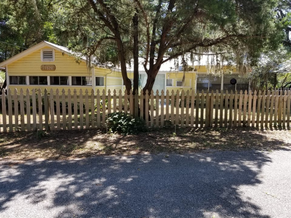 1940's coastal cottage with fenced yard on Shell Banks Bayou and Mobile Bay 