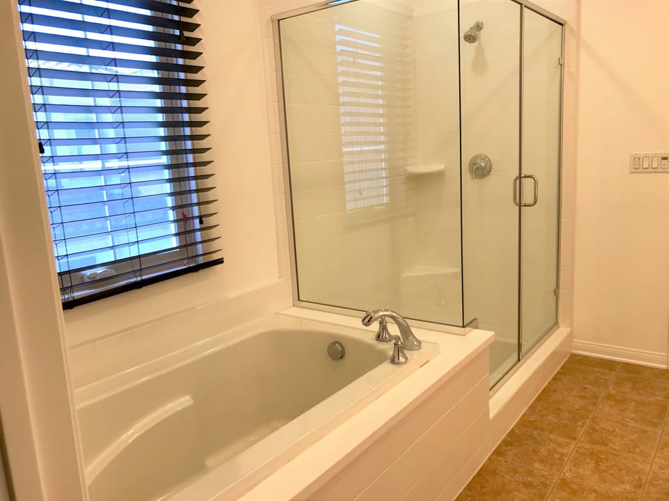 Master Bathroom: Large Shower & Soaking Tub