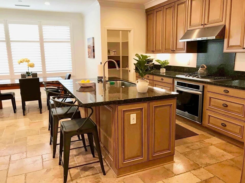 Custom kitchen cabinets, granite countertops, stainless steel appliances.