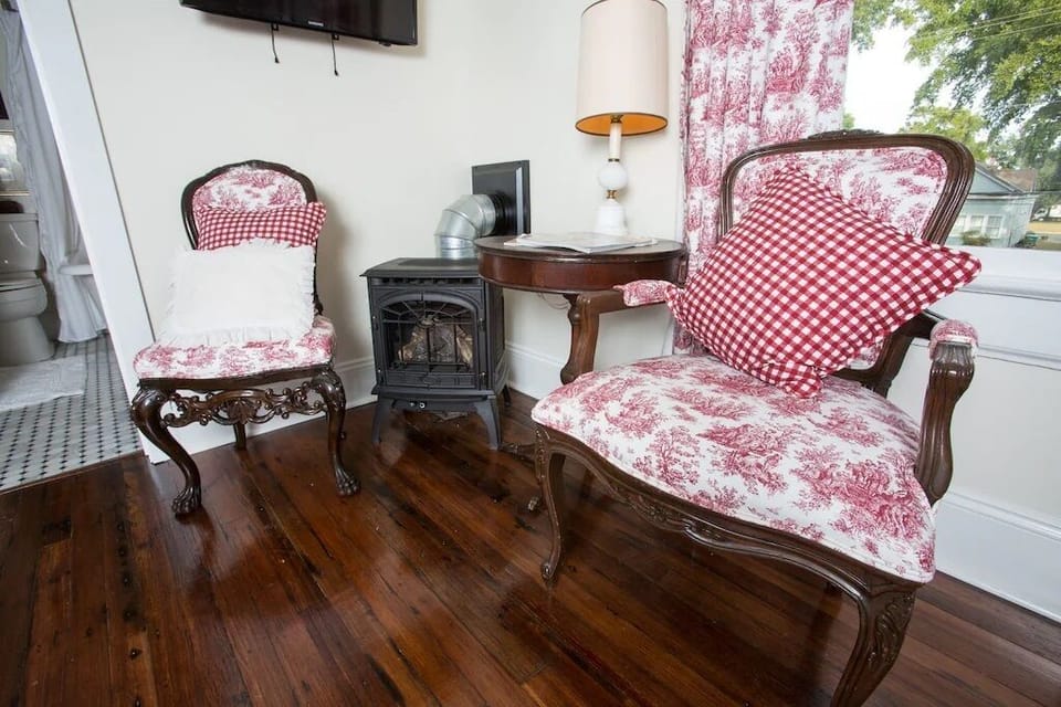 Sitting area in bedroom #4 upstairs