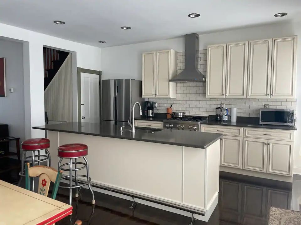 Kitchen/Kitchen Island
