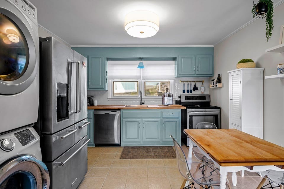420 1st Unit 1A Dining Area