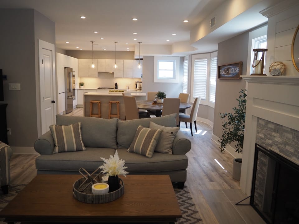 Living room with fireplace to relax after a day at the beach