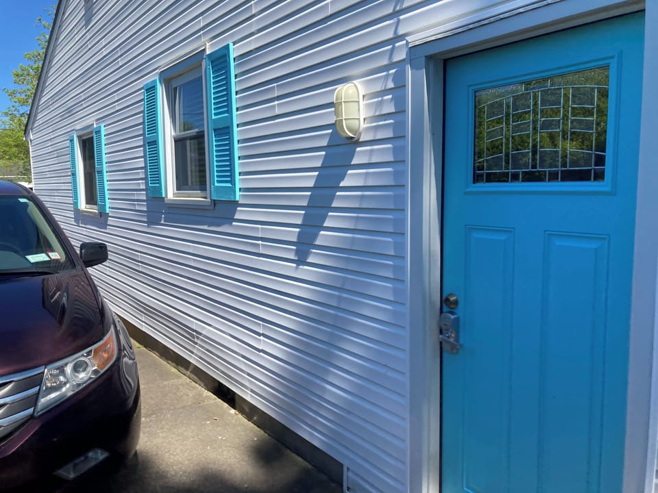 Side View / Driveway. 