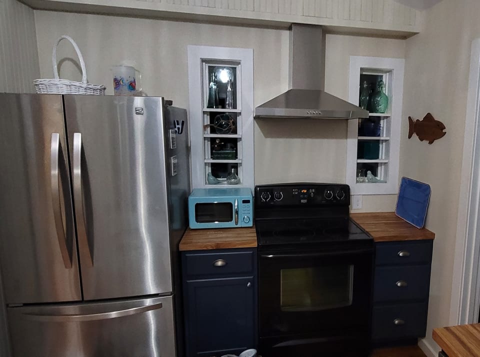 Fully stocked kitchen with full size appliances