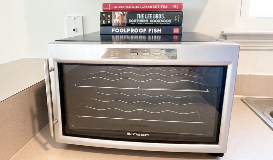 Wine refrigerator
