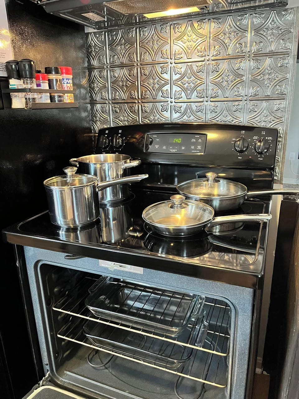 Chef quality pots, pans and glass bakeware for preparing meals. We also provide a variety of spices