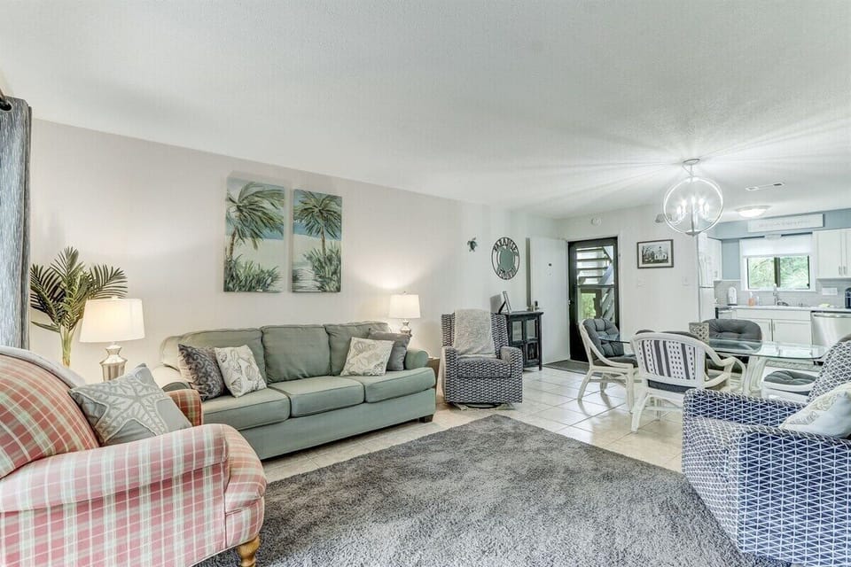 Plenty of Comfortable Seating in Living Room
