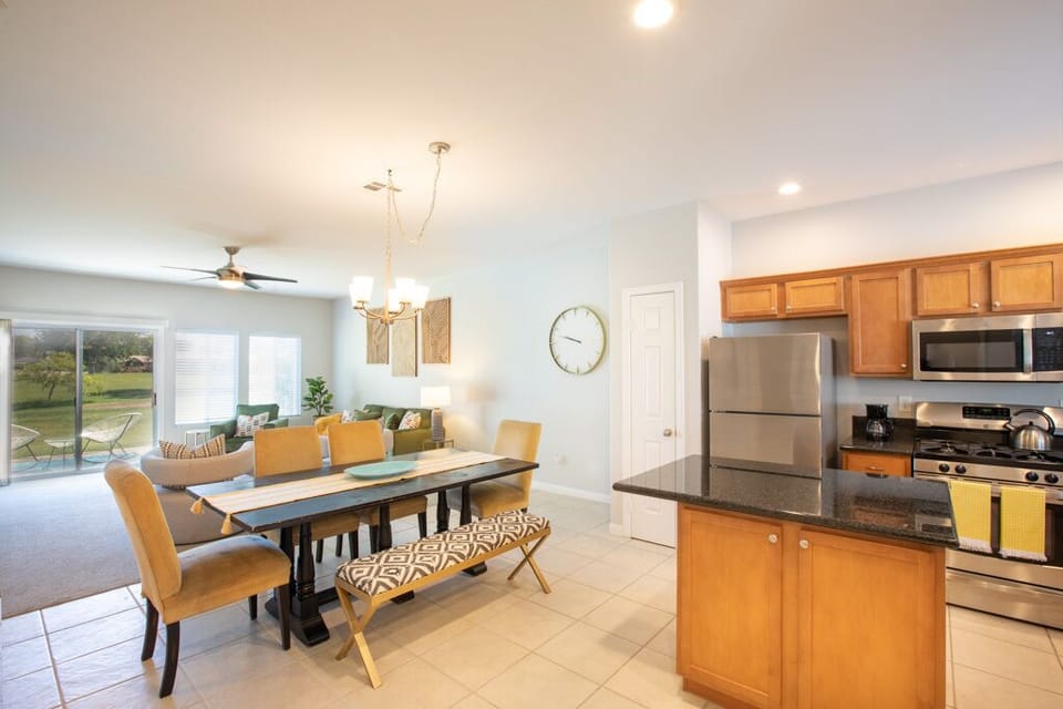 Kitchen, dining area.