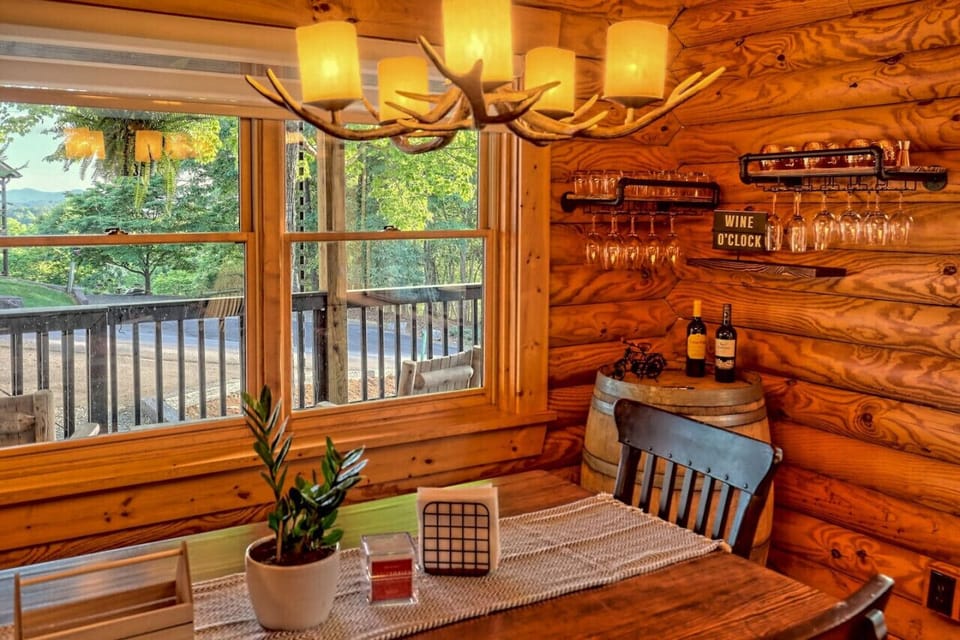 Enjoy a meal with a view in the cozy dining area, where you can admire the beauty of the surrounding nature.