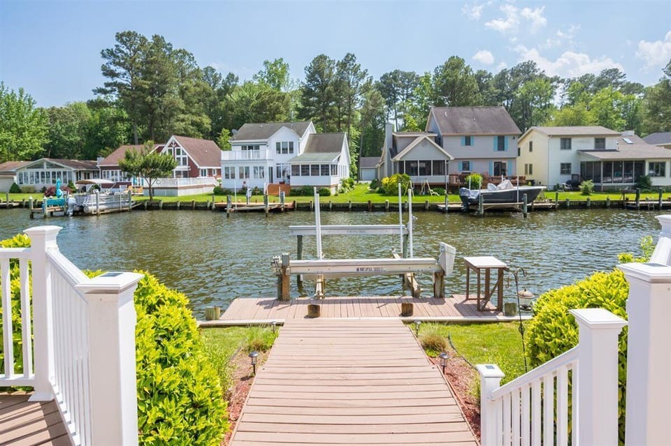 Cottage on the Canal minutes from Ocean City, Assateague Island and Ocean Downs Cottage in Ocean Pines