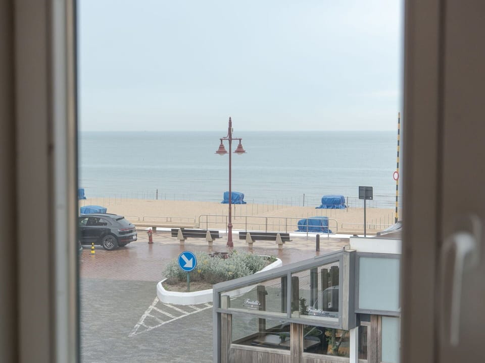 Water, Sky, Building, Window, Beach, Shade, Horizon, Ocean, Coast