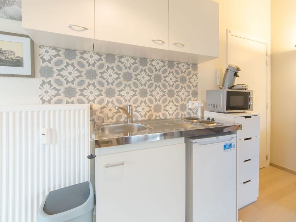 Cabinetry, Property, Countertop, Building, Kitchen Stove, Kitchen Appliance, Kitchen Sink, Interior Design, Wood, Kitchen