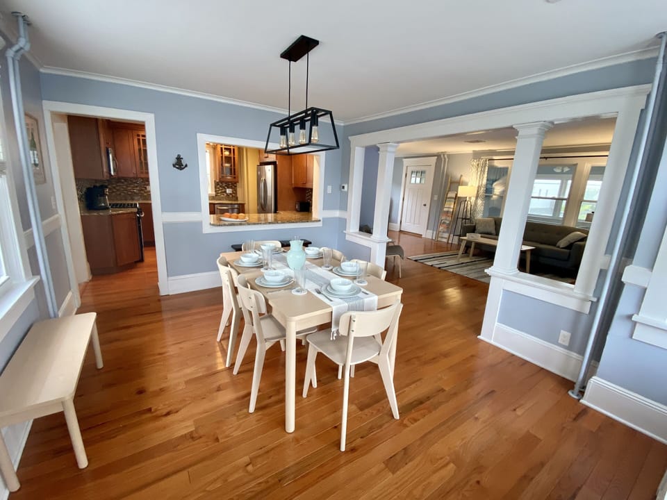 Dining room with expandable table - seating for 8 + 2 at bar 