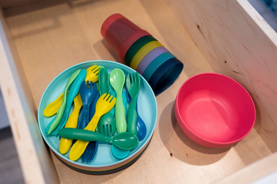 Kids plates, cups and silverware 
