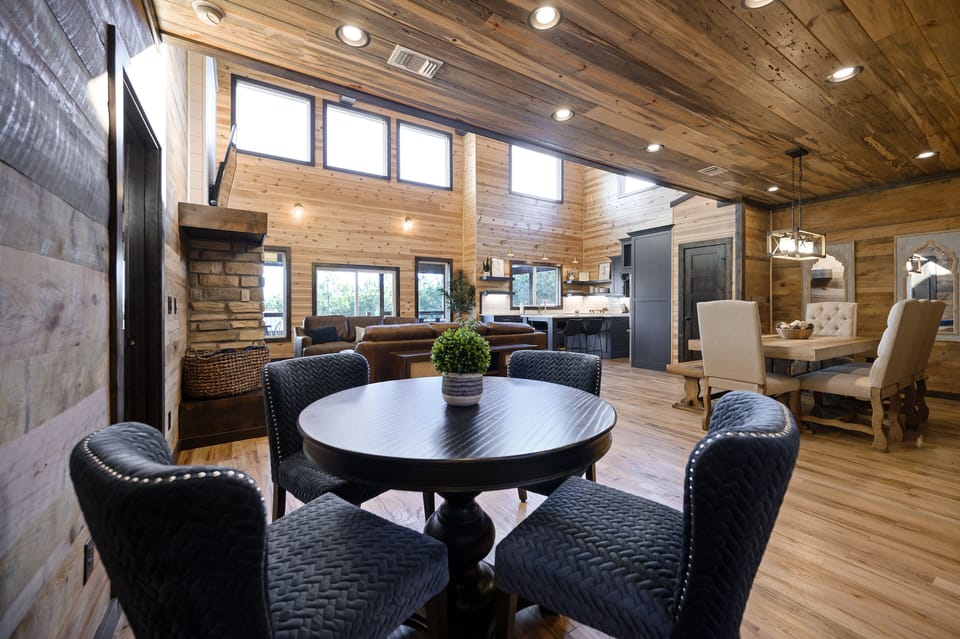 A dining nook with seating for 4.