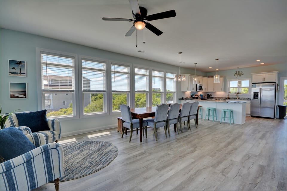 Ktichen and Dining Room