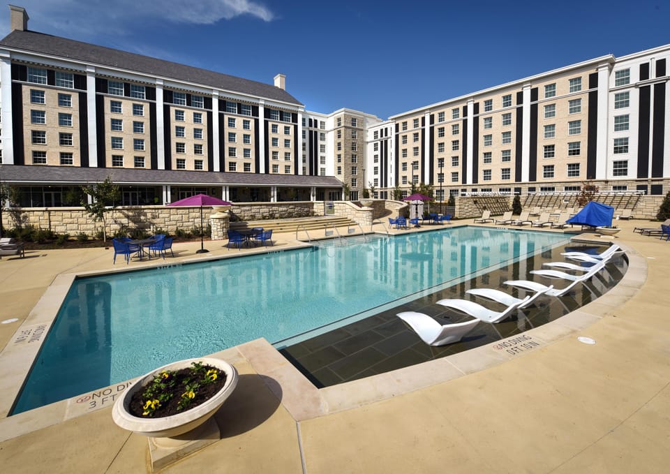 12 Graceland Outdoor Pool 1