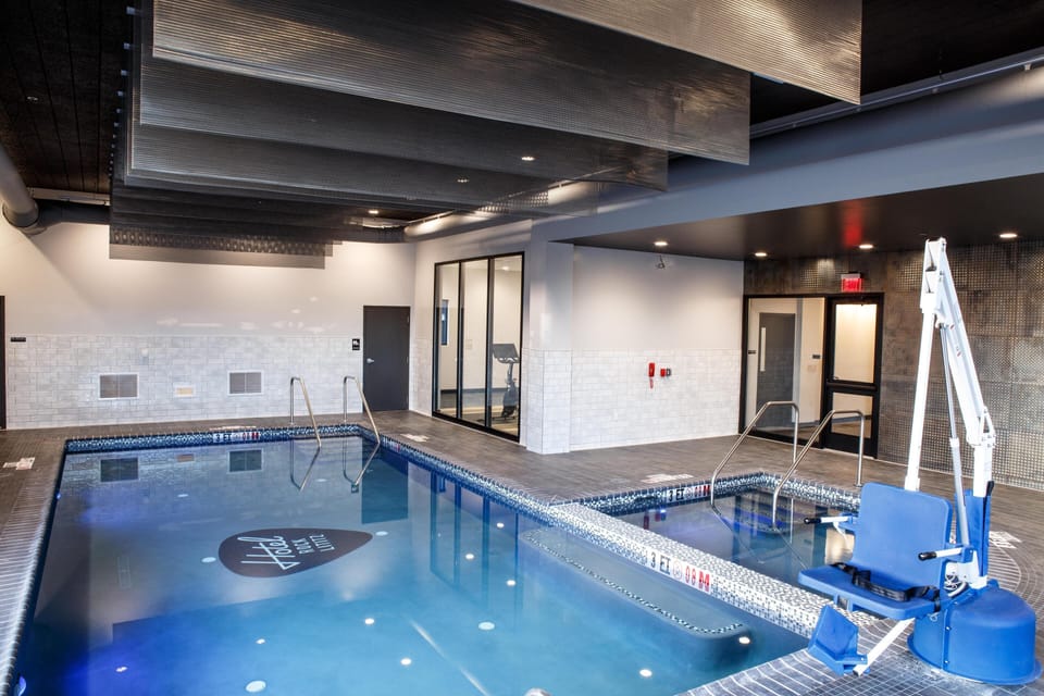10 Diamond King Suite Indoor Pool Hot Tub