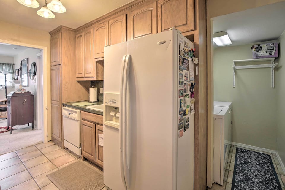 Kitchen | Coffee Maker & Grinder