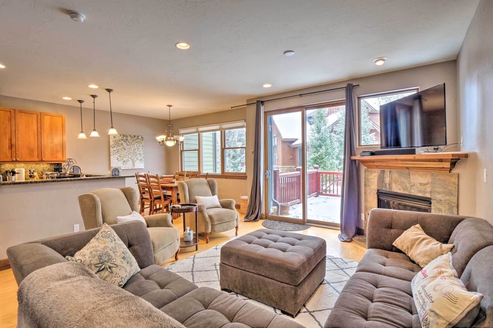 Living Room | Smart TV