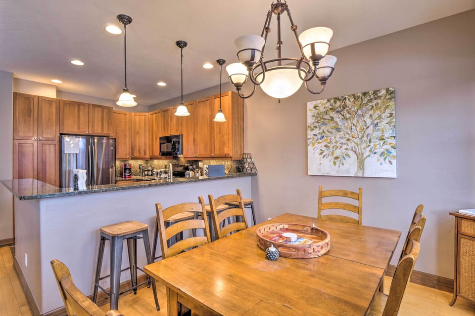 Dining Area | Kitchen | Breakfast Bar