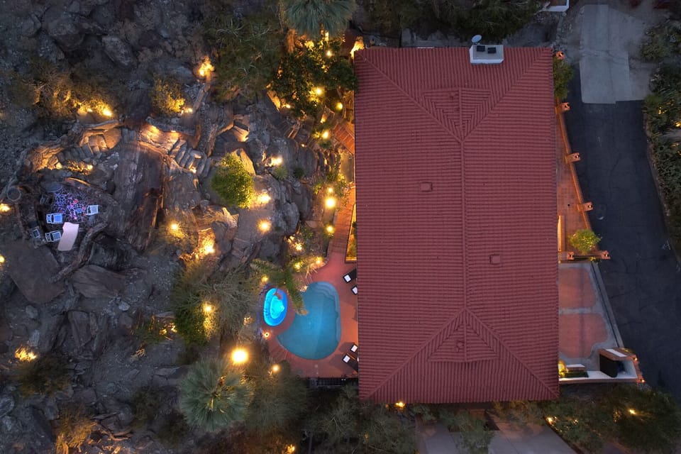 Ridge House - Night Mountainside Peak lookout