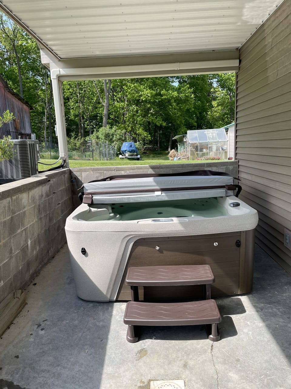 6 person hot tub