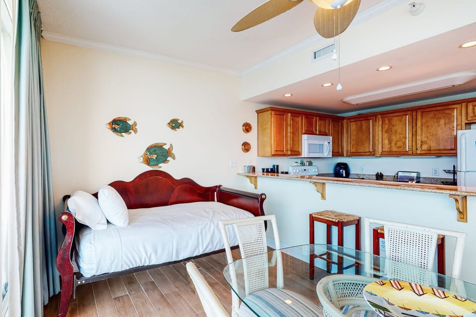 Gulf-view getaway with on-site pool, hot tub, sauna, and fitness center Apartment in West Beach