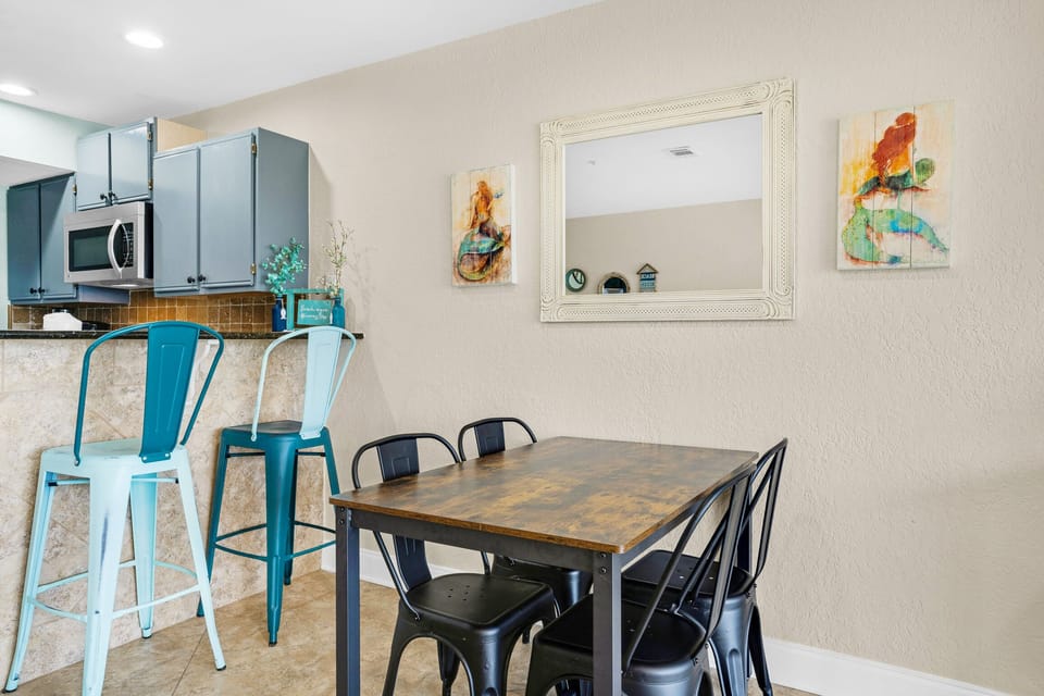 Dining table seats 4