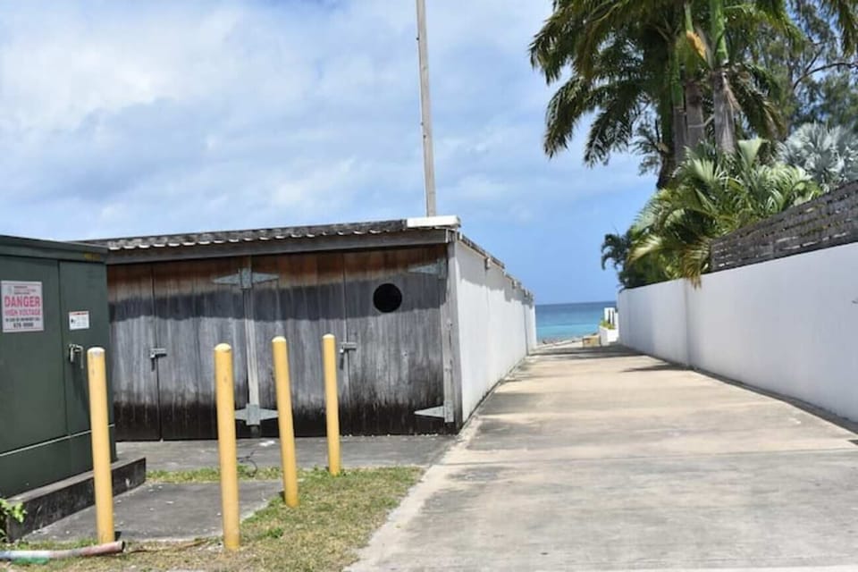 The walkway to the beach!!! Just across the street.