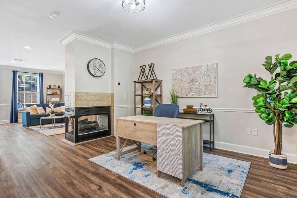 Office space fit for the remote worker.  Strong WiFi and great views out the front window for creative inspiration. Beautiful natural overhead lighting and map of Atlanta in the background for great video conferencing.