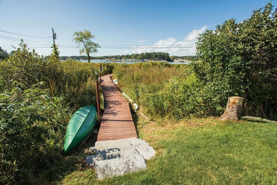 Boardwalk to Cape Neddick Beach- steps from cottage!