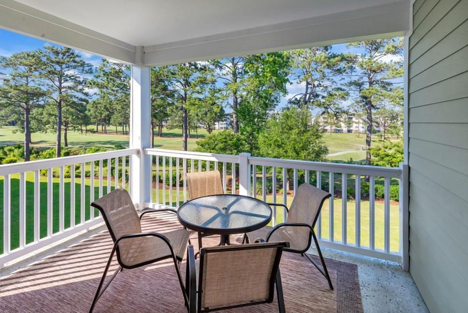Balcony/sitting area