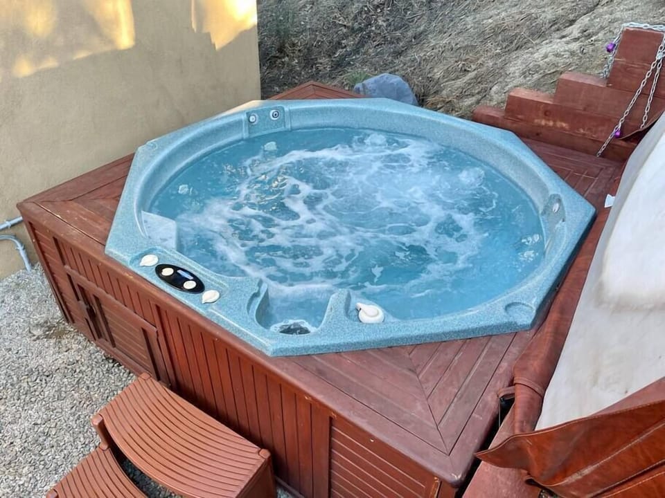 6 person jetted spa